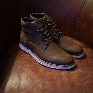 Men's Classic Brown Lace-Up Boots